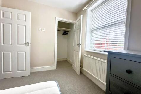 Bedroom 1 II.jpg