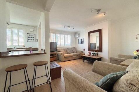 2 bedroom maisonette for sale