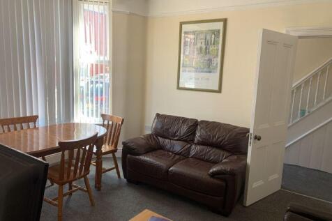 Three bedroom Student House - 49 Cranborne Road. L15 photo 3