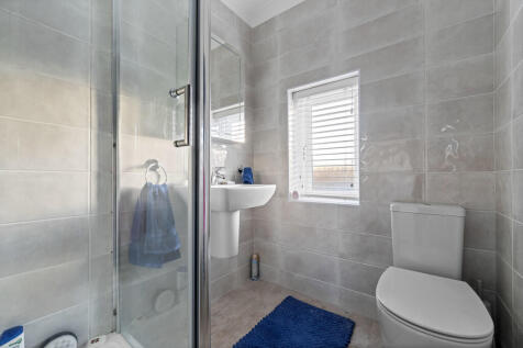 7 Lincoln Road, B...