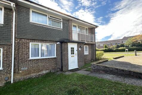 2-bed flat on Brighton Hill, Basingstoke, RG22, £1,350/mo