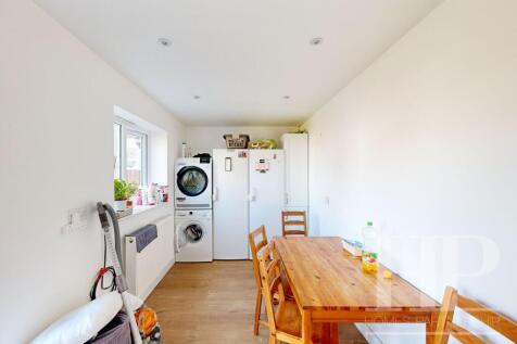 COMMUNAL KITCHEN
