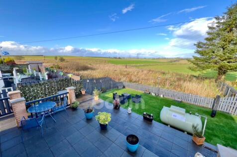 Heatherbank Park, Neilston rear garden