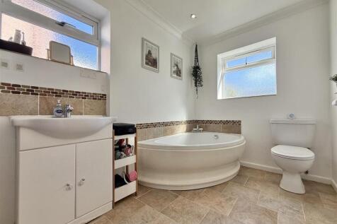 Family Bathroom.jpeg