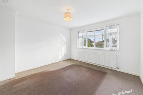 CAM03852G0-PR0480-STILL009