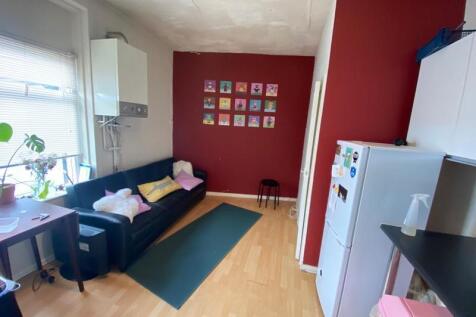 2 bed flat to rent City Road, Roath, Cardiff CF24