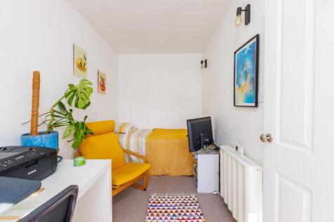 5 Holmes Court-8.jpg