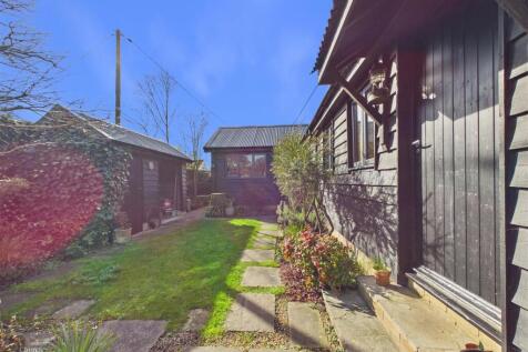 CAM03246G0-PR0058-STILL024.jpg