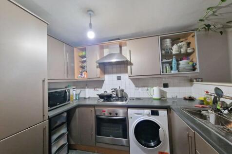 Hirst Crescent, Wembley, HA9 7HF photo 4