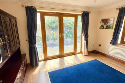 FORMAL DINING ROOM.jpg