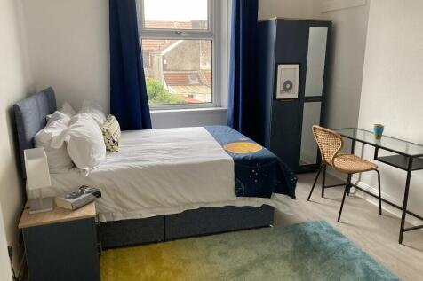 Room 1 at £750pcm