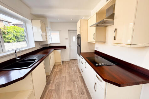 Lombardy Grove, Meir , Stoke-on-Trent photo 4