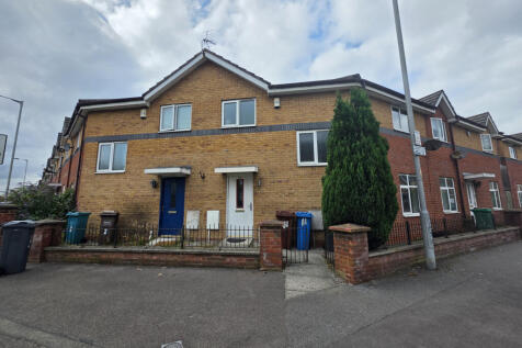 3 bed terraced house to rent Chorlton Road, Manch