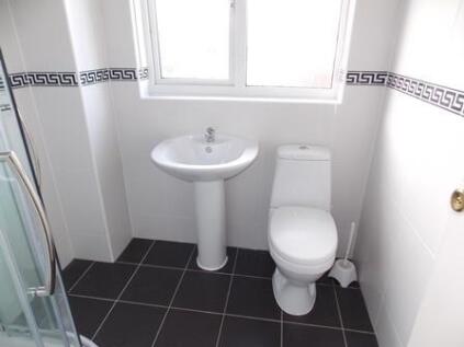 3 Overdale Bathroom (2).JPG