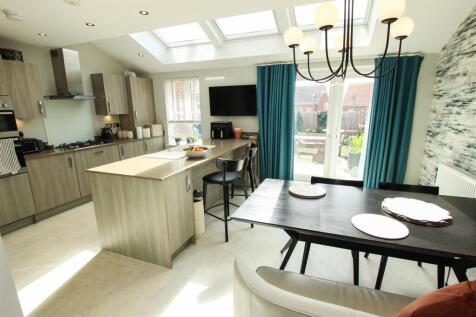 OPEN PLAN DINING KITCHEN