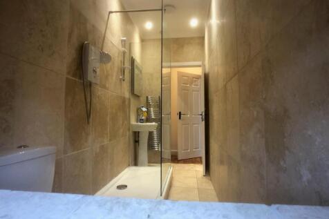 Bathroom pic 3.jpg