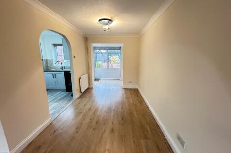 Ormsby Close, Luton, Bedfordshire, LU1 3SN photo 4