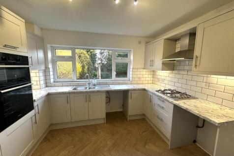 Kitchen 2.jpg
