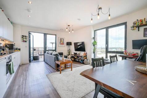London, NW10 - property photo