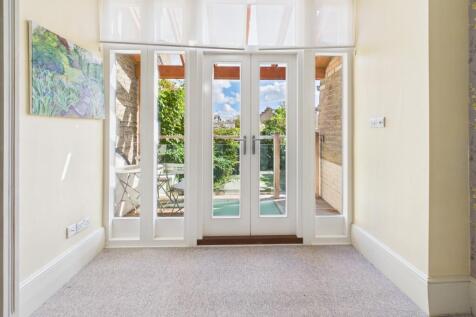 CAM02545G0-PR0486-STILL009