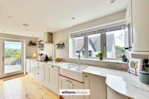 Open Plan Kitchen/Dining/Living area
