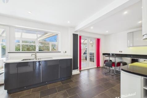 CAM03218G0-PR0592-STILL004