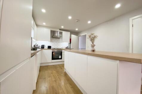 Rhymney Street, Cathays photo 4
