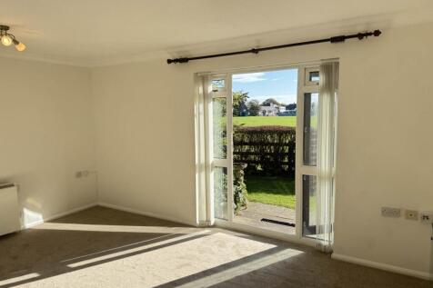 Shrubbs Drive, Middleton On Sea photo 4