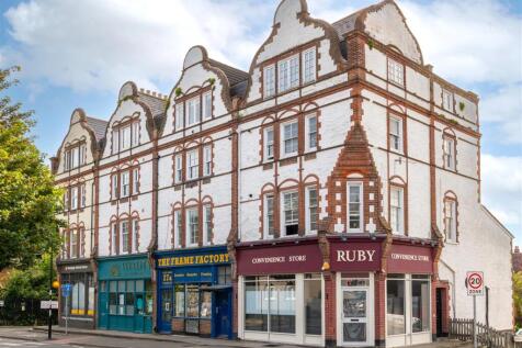 2-bed flat on Croydon Road, Reigate, Surrey, £1,500/mo