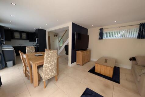 Oaksford, Coed Eva, Cwmbran, Torfaen photo 3