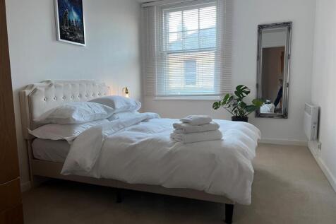 Bedroom 1.jpg