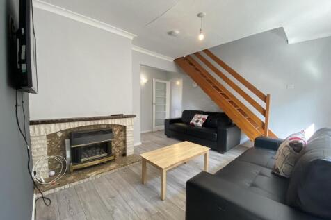 6-bed house on Holywell Drive, Loughborough, £2,600/mo