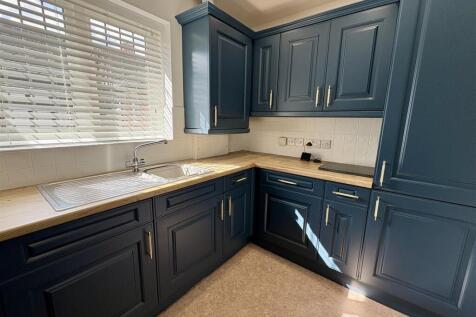 11 Weller Court, Finchfield photo 4