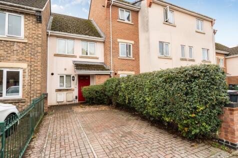 Newbury, RG14 - property photo