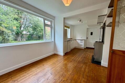 Kitchen/Dining Area