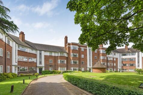 2-bed flat on St Leonards Court, St Leonards Road, Mortlake, SW14, £2,200/mo