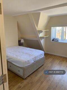 Spacious Double Bedroom 