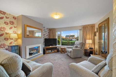 Living Room3.jpg