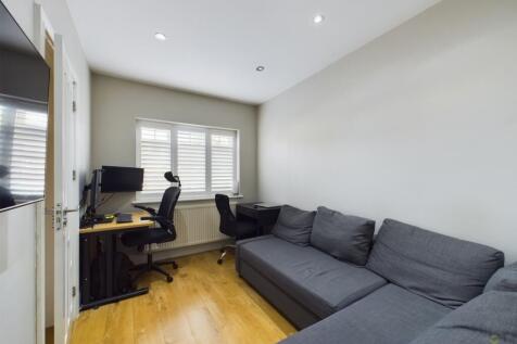 CAM03418G0-PR0049-STILL007