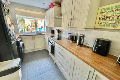 12 Greville Close Kitchen.jpg