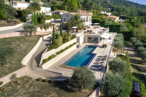 Pool &amp; Villa