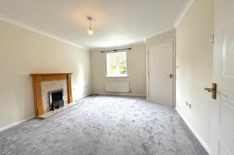 31 maylam gardens living room 1.jpg