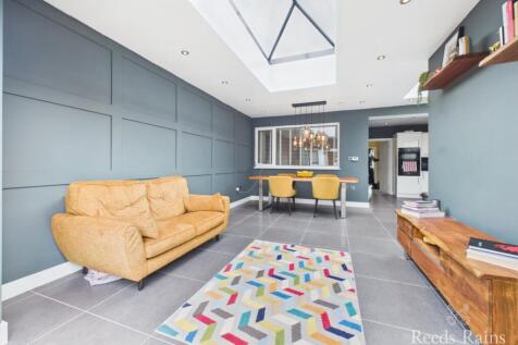 Kitchen/ Living Room