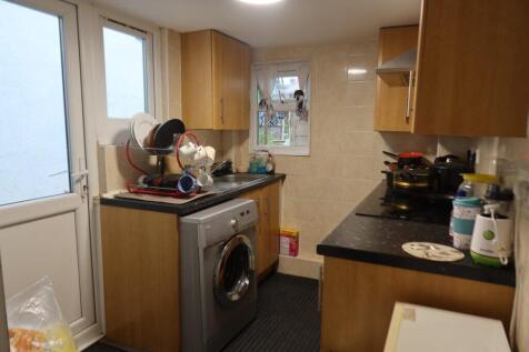 3 Bedroom Terraced House- Britton Street, Gillingham, ME7 5ET photo 4