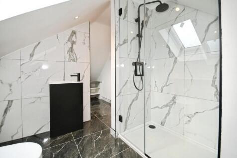 29 SHOWER ROOM 02.jpg