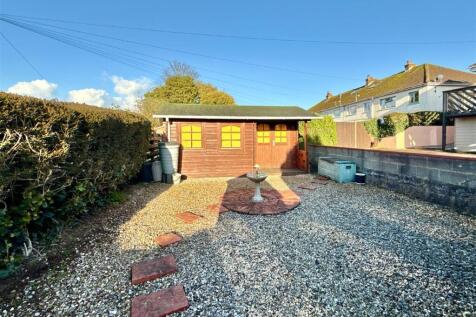 Front Garden &amp; Log Cabin.JPG