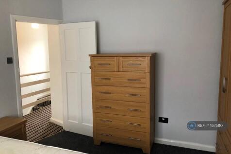 Large Double Bedroom £950 Plus Private Office