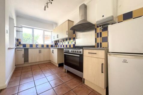 Merton Avenue, Stratton, Swindon, Wiltshire, SN2 photo 3