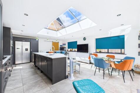 Open Plan Kitchen/Living/Dining Room