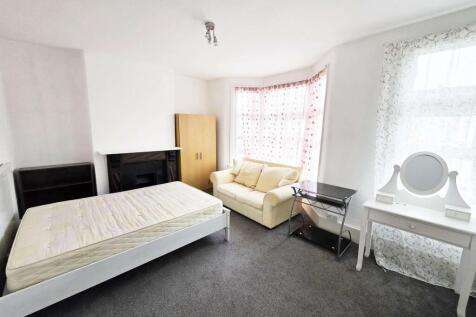 Sheringham Avenue, Manor Park, Newham, London photo 5